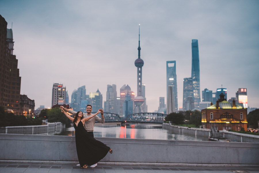 shanghai prewedding photoshoot with pudong skyline view